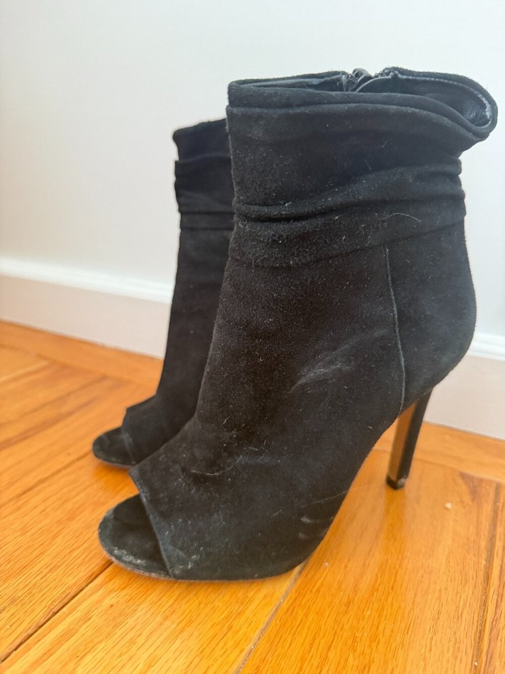 Vince Camuto Black Suede Peep Toe Slouch Ankle Bootie Sz 4 Fits 4.5